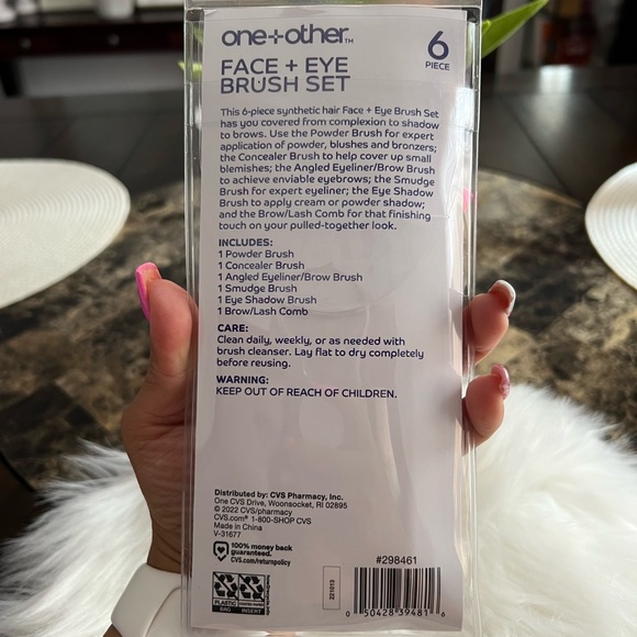 One+Other Face and Eye Brush Set - Picture 7 of 7
